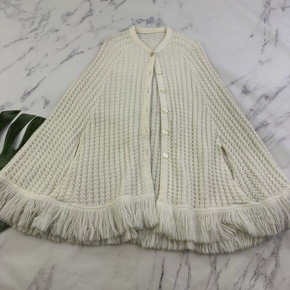 Womens Vintage 60s Shawl Poncho Sweater One Size Cream Crochet Knit Fringe Cape - Picture 1 of 9